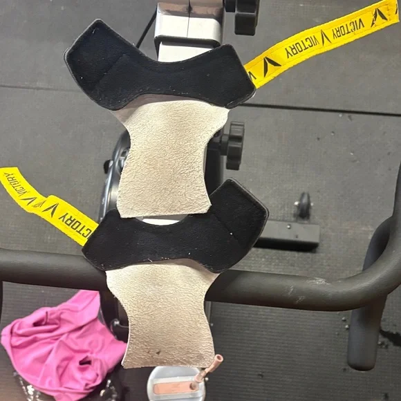 Victory Weightlifting Grips - Picture 2 of 3